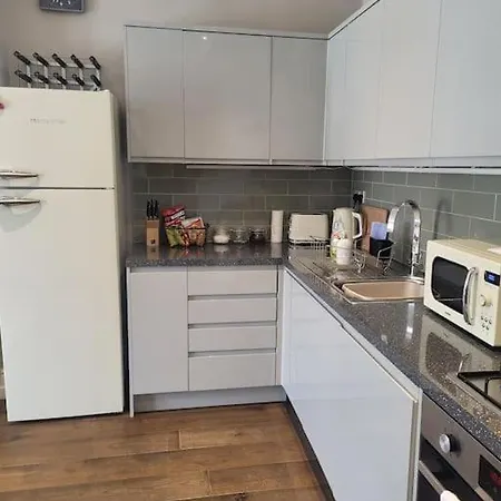 Charming Seaside 2 Bed Apartment, 2Minute Walk From Top Westbrook Bay Beach Margate Exterior photo