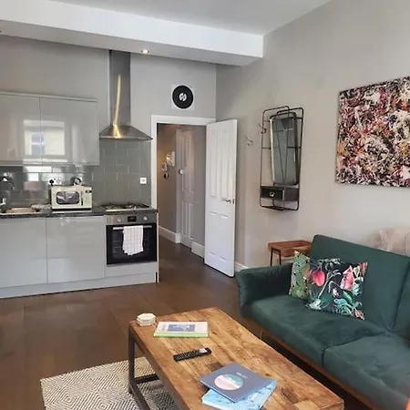 Charming Seaside 2 Bed Apartment, 2Minute Walk From Top Westbrook Bay Beach Margate Exterior photo