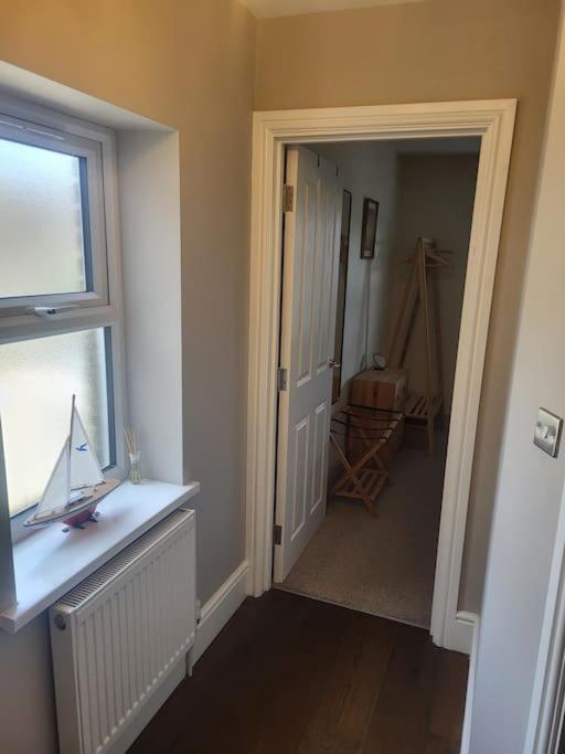 Charming Seaside 2 Bed Apartment, 2minute Walk From Westbrook Bay Apartment *