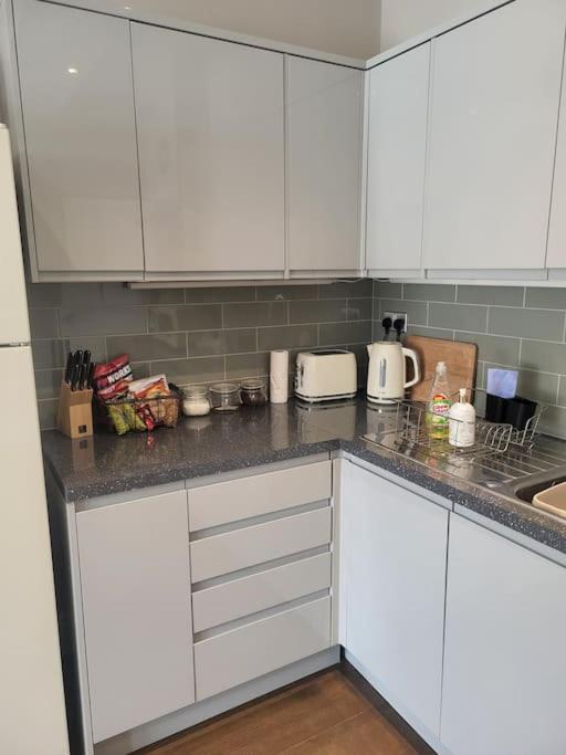 Charming Seaside 2 Bed Apartment, 2minute Walk From Westbrook Bay * Margate