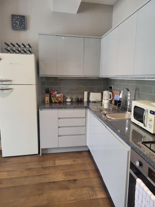 Charming Seaside 2 Bed Apartment, 2minute Walk From Westbrook Bay